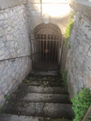 Scalinata di ingresso all'ipogeo di Santa Maria in Stelle